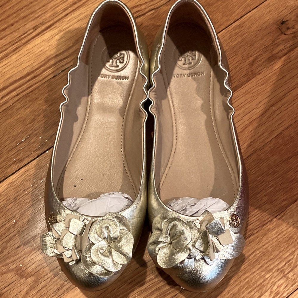 Tory Burch blossom flats in gold